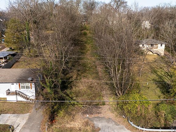 2nd image of 909 Douglas Ave