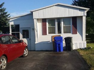 153 Crestwood Dr, Lockport, NY 14094