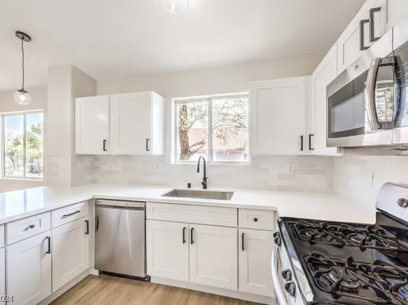 7810 Ravenhollow Ln, Las Vegas, NV 89145