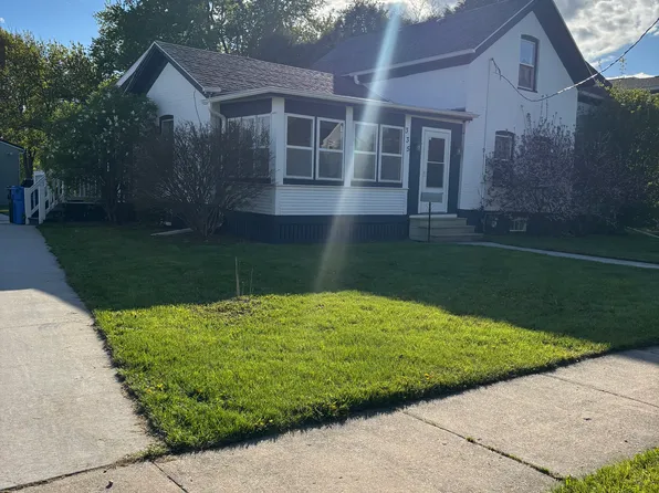 335 W School St, Columbus, WI 53925