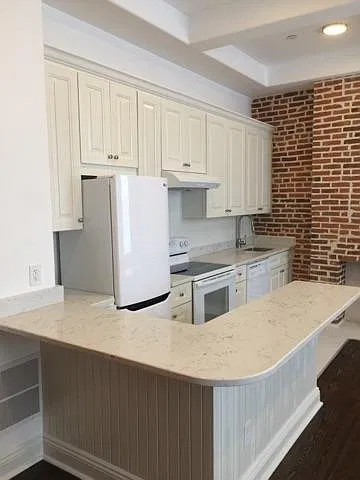 1 bed, 600 sqft, $1,700 — Photo 2