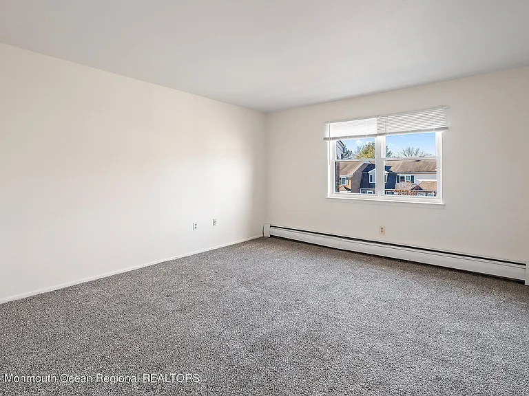 80 Manchester Ct #F — Photo 8