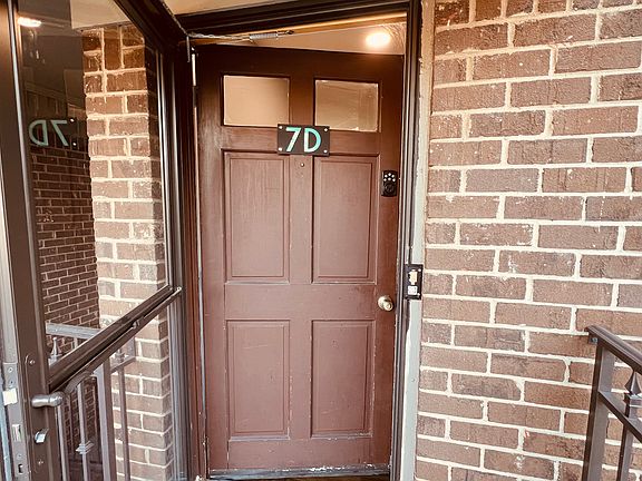 APT 7D FRONT DOOR