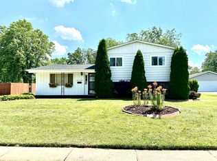 36429 N Edgewood Dr, Gurnee, IL 60031