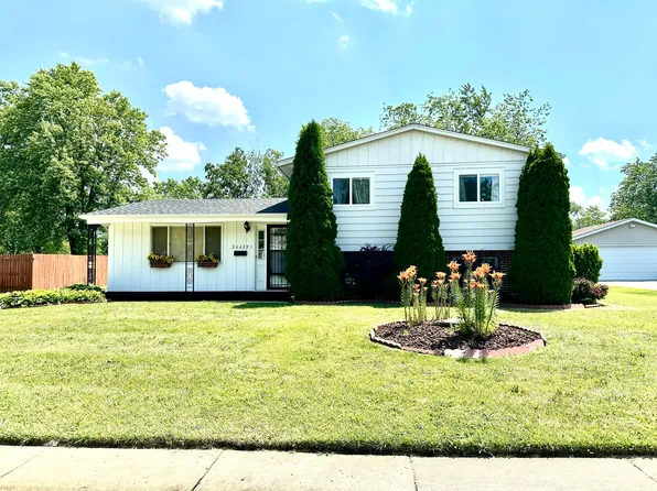 36429 N Edgewood Dr, Gurnee, IL 60031