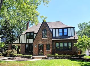 1378 Buckingham Rd, Grosse Pointe Park, MI 48230