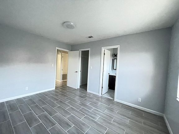 3rd image of 905 W Orange St