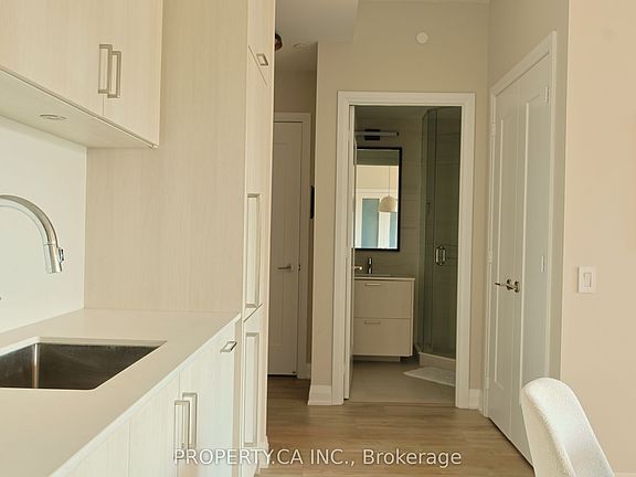 5th image of 280 Howland Ave #424