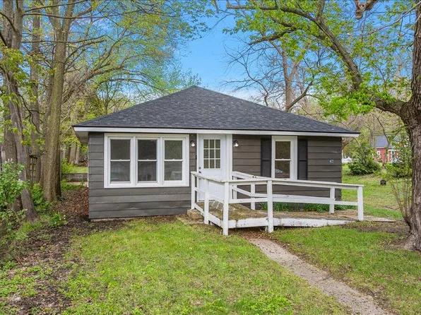 47 Wayne St, Allegan, MI 49010