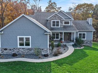 1281 Victoria Ln, Fenton, MI 48430
