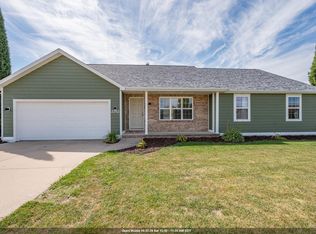 2352 Oak Ridge Cir, De Pere, WI 54115