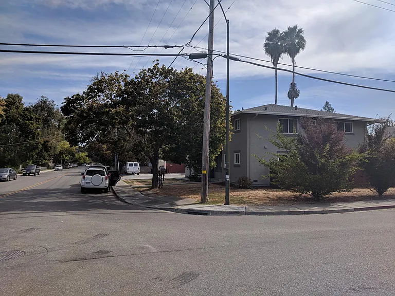 1925 Hackett Ave #1 — Photo 1