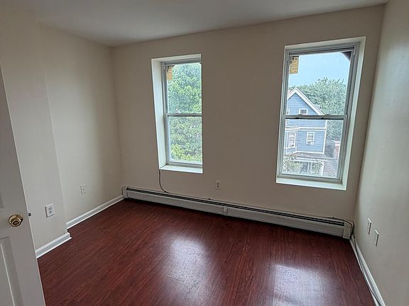 2nd image of 44 N 7th St Floor 3
