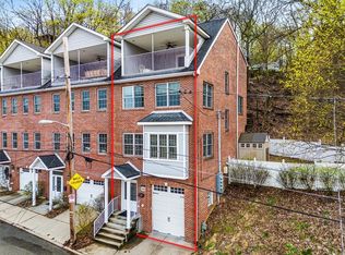 2906 Mary St, Pittsburgh, PA 15203