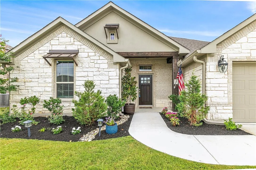4 bed, 3.0 bath, 2609 sqft, $2,860 — Photo 4