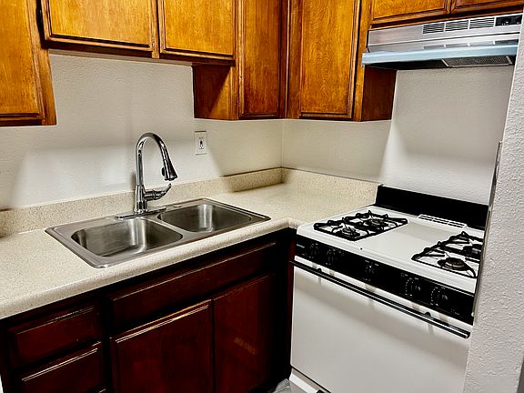4th image of 3870 Van Dyke Ave #2