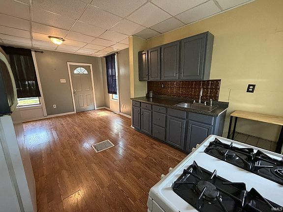 3rd image of 204 W Davis St