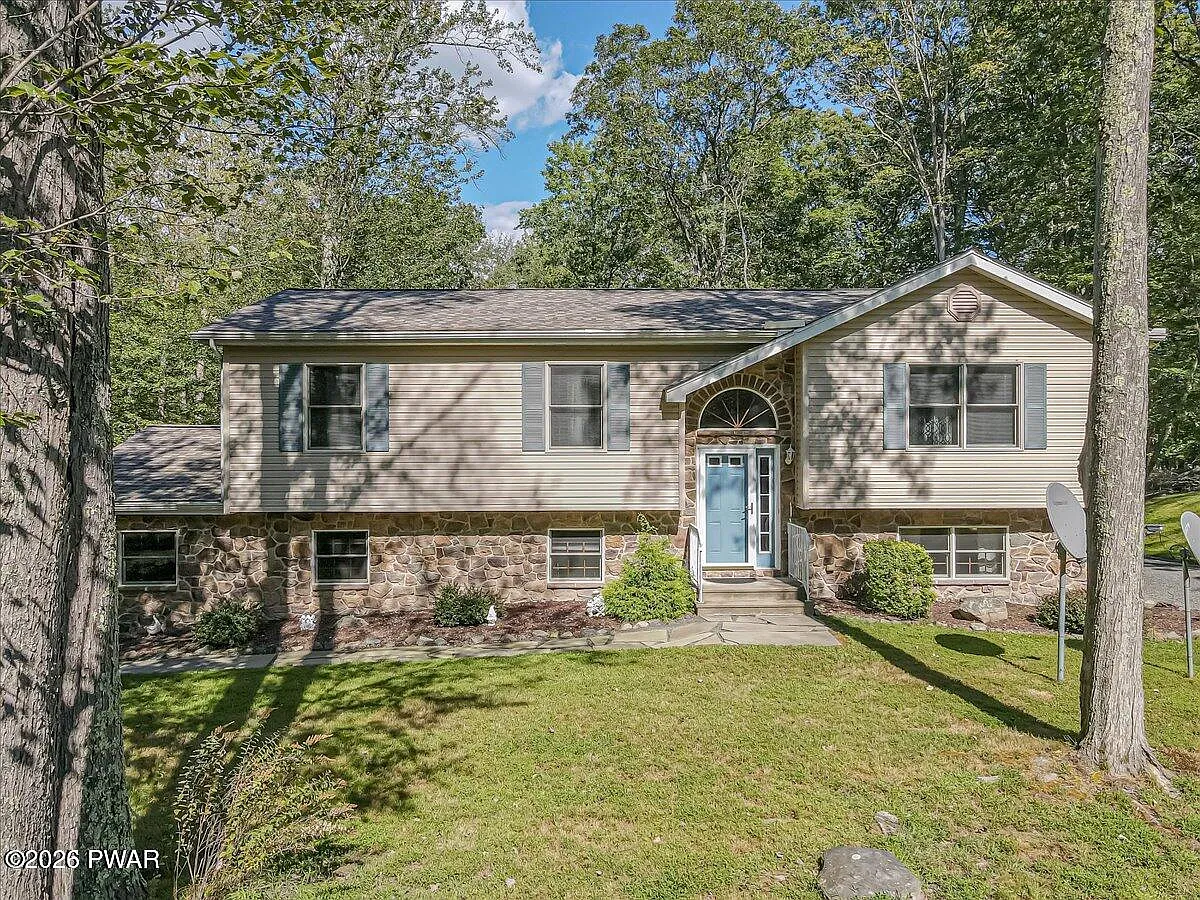 4 bed, 3.0 bath, 2052 sqft, $2,100 — Photo 4