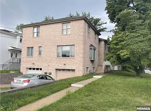 29 Columbus Dr #B Photo 1