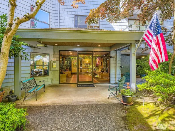 7930 SE 34th Street #209, Mercer Island, WA 98040