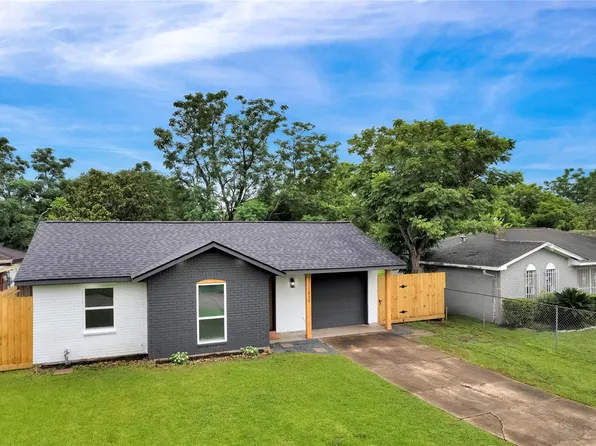 12930 Segrest Dr, Houston, TX 77047