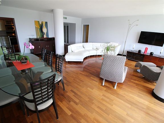 3rd image of 900 Bay Dr APT 422