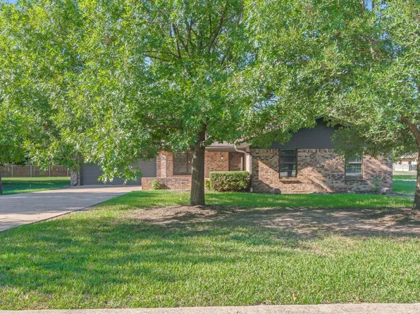 322 Juanita Ave, Wills Point, TX 75169