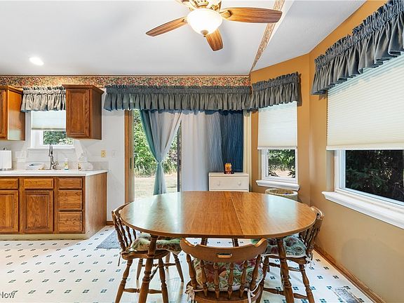 4th image of 3951 Kelly Ln