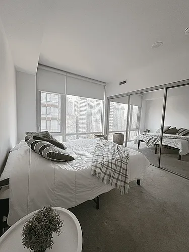 501 Yonge St #2205 Photo 1