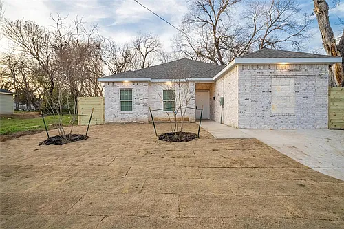 3239 Pine St Photo 1