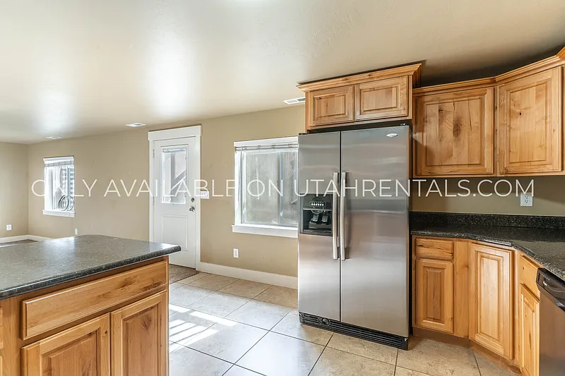 3 bed, 2.0 bath, 1440 sqft, $1,625 — Photo 3