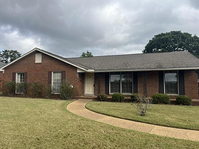 1st image of 2203 Leeds Dr