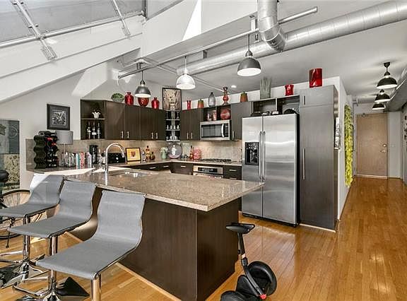 2nd image of 522 Locust Ln Unit 406