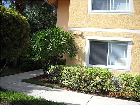 2nd image of 171 SW Palm Drive #202