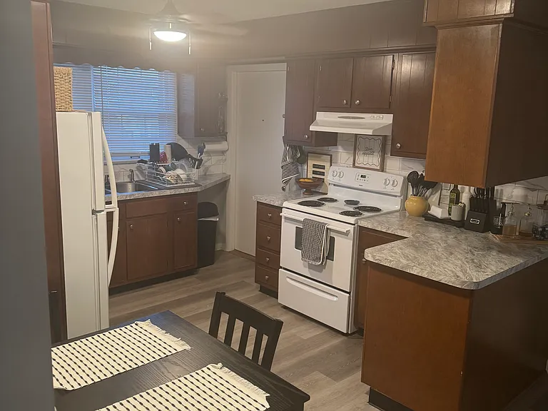 227 W Caracas Ave #C — Photo 5