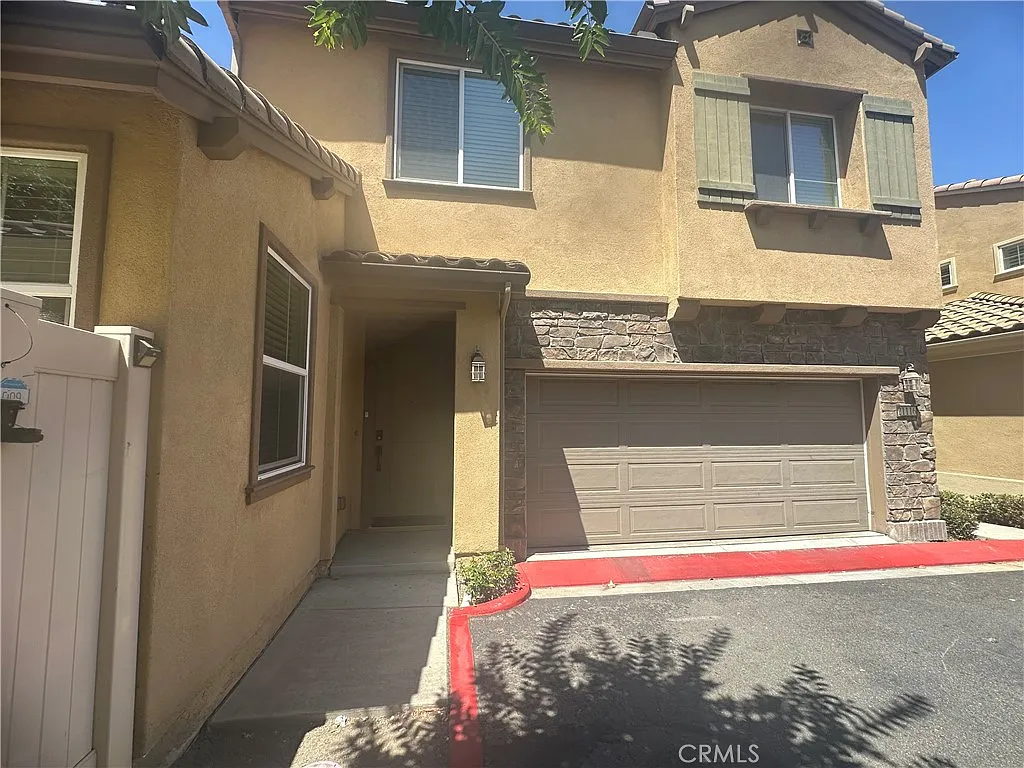 4 bed, 2115 sqft, $4,500 — Photo 2