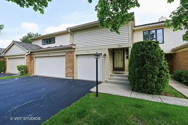 736 Ascot Ct photo 1