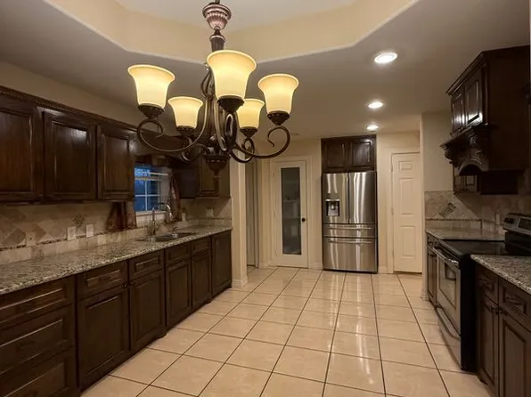 318 Manor Ave, Arcola, TX 77583