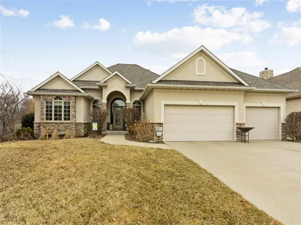 9641 Wickham Dr, Johnston, IA 50131