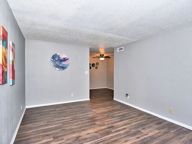 South Point Apartments — Photo 7