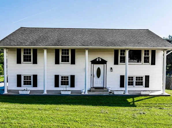 16 Deerfield Ave, Grafton, WV 26354