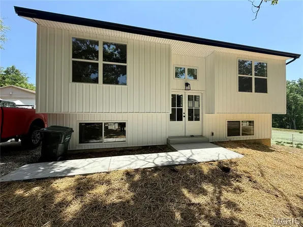7233 Country Life Acres, Cedar Hill, MO 63016
