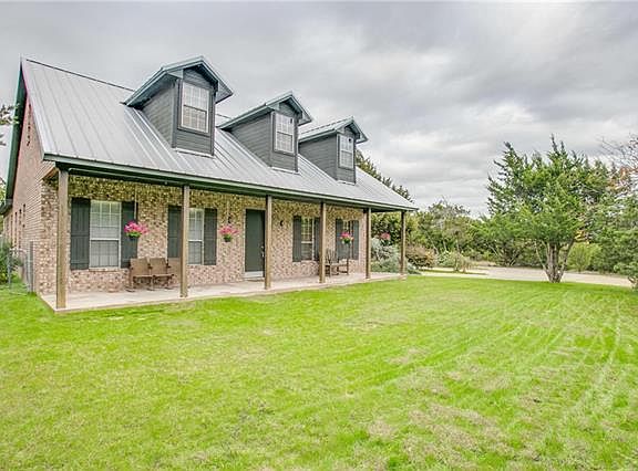 5th image of 421 Windy Ln