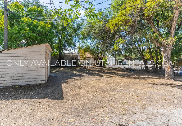 233 W 400 N — Photo 13