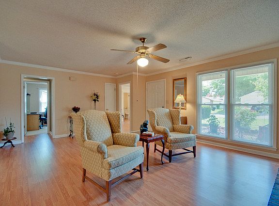 5th image of 1025 Shiloh St SE