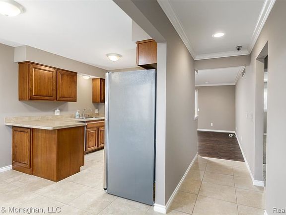 5th image of 11336 Glenwood Dr