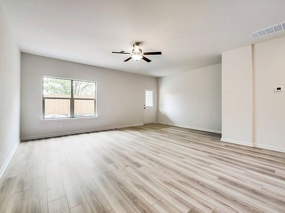 4th image of 307 Stone Ct
