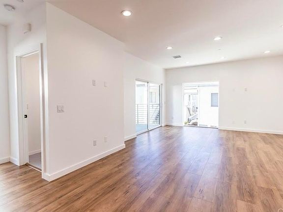 2nd image of 5636 1/2 Woodman Ave