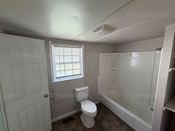 2nd image of 325 E Pack St