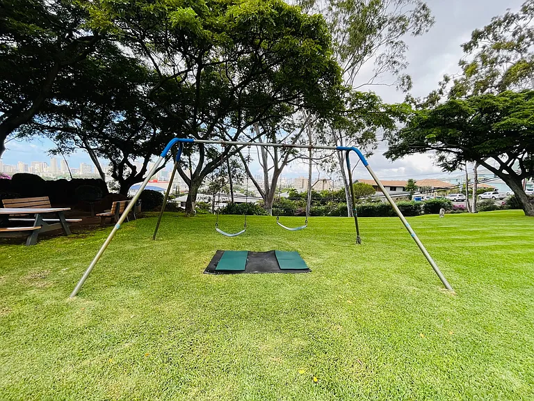 Waialae Ave — Photo 21
